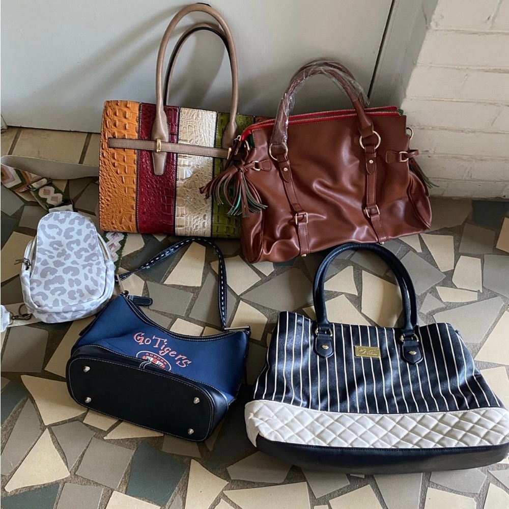 Bundle of 5 variety bags.